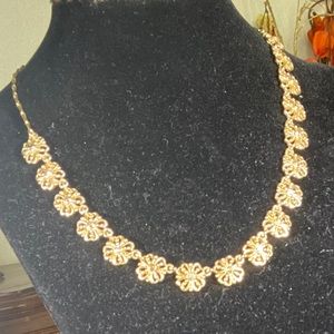 Goldtone &rhinestone flower necklace